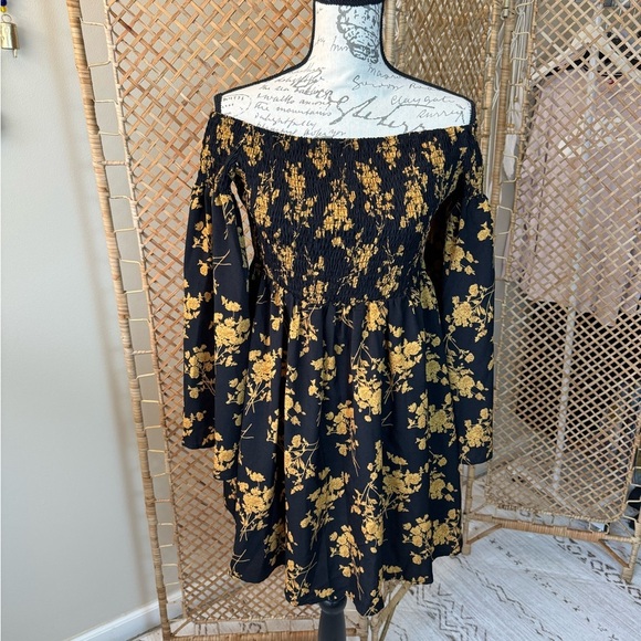 Open shoulder Floral Boho Dress - Picture 1 of 6